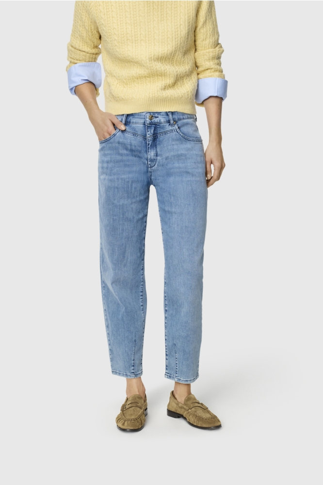 Mac blauwe dames jeans | Model vooraanzicht