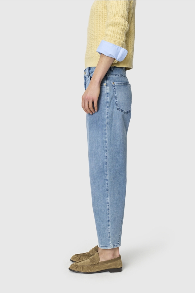 Mac blauwe dames jeans | Model zijaanzicht