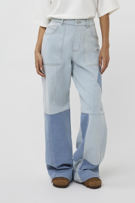 Studio Amaya blauwe dames jeans | Model vooraanzicht