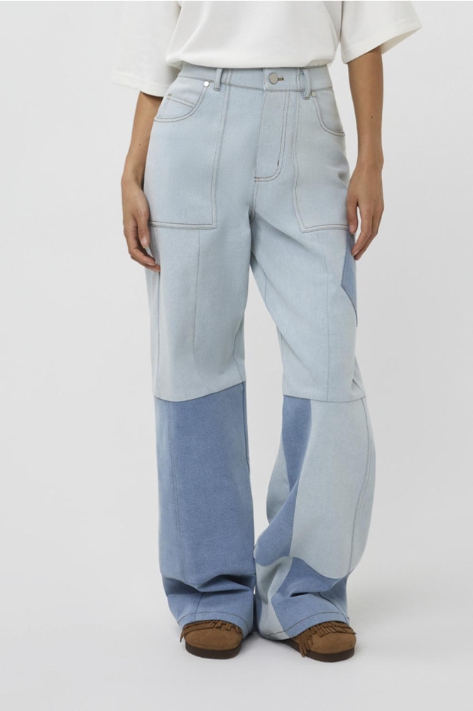 Studio Amaya blauwe dames jeans | Model vooraanzicht