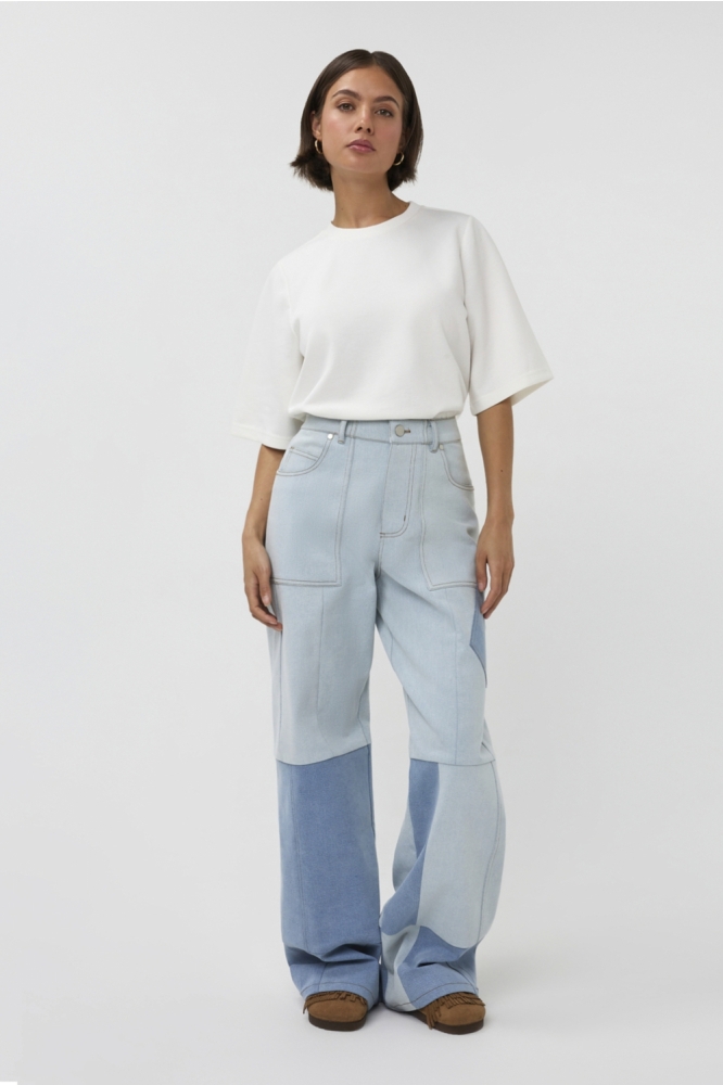 Studio Amaya blauwe dames jeans | Model vooraanzicht