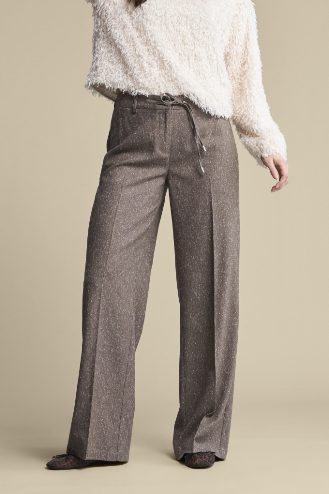 Red Button bruine dames broek | Sfeerbeeld, In situatie