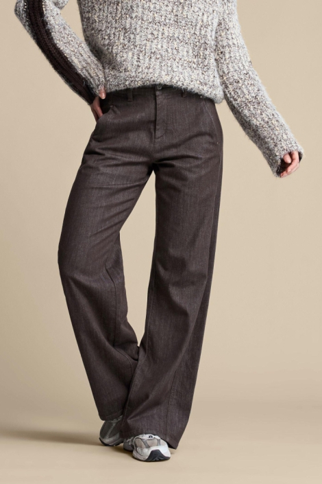 Red Button bruine dames jeans | Sfeerbeeld, In situatie