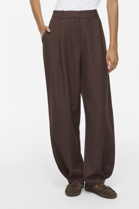 Vila bruine dames broek | Model vooraanzicht