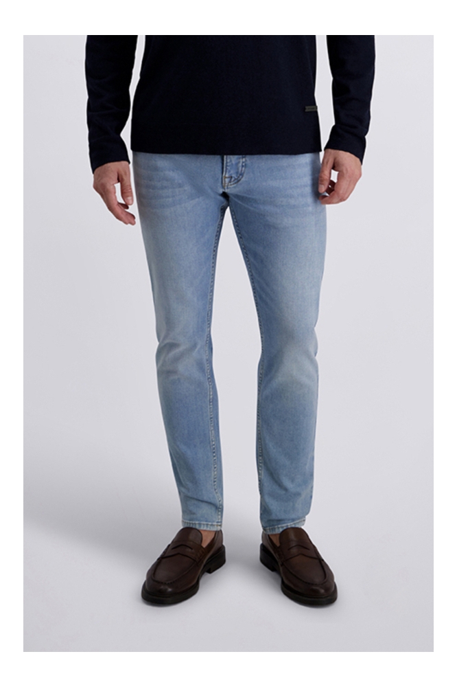 Pierre Cardin blauwe heren jeans | Model vooraanzicht