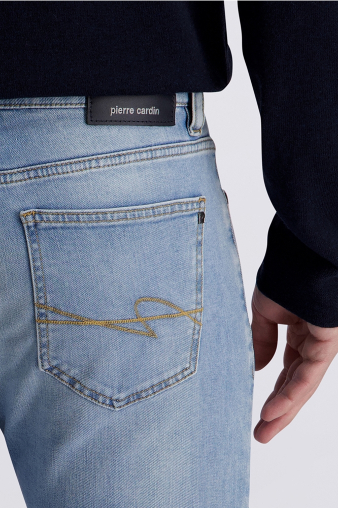 Pierre Cardin blauwe heren jeans | Close up