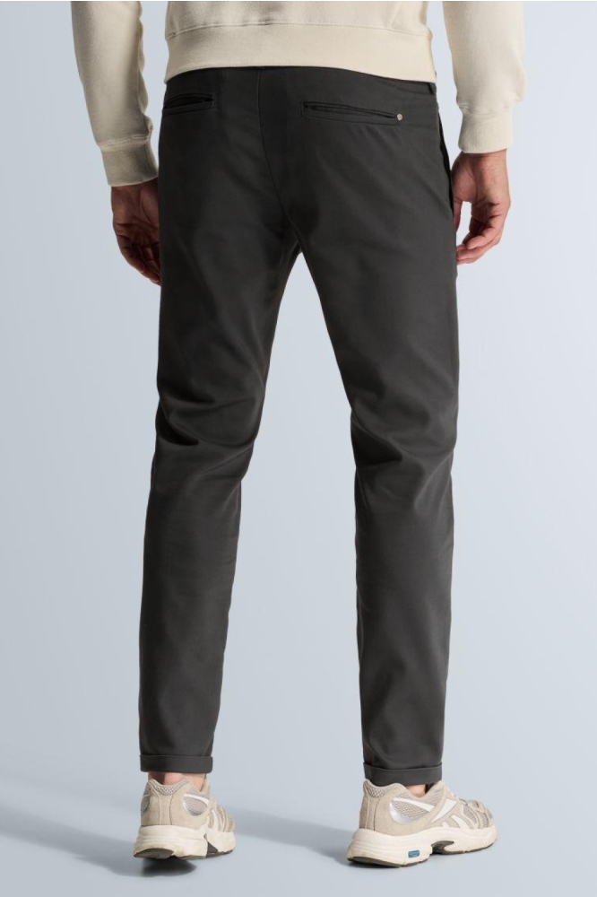 Cast Iron blauwe heren broek | Model achteraanzicht