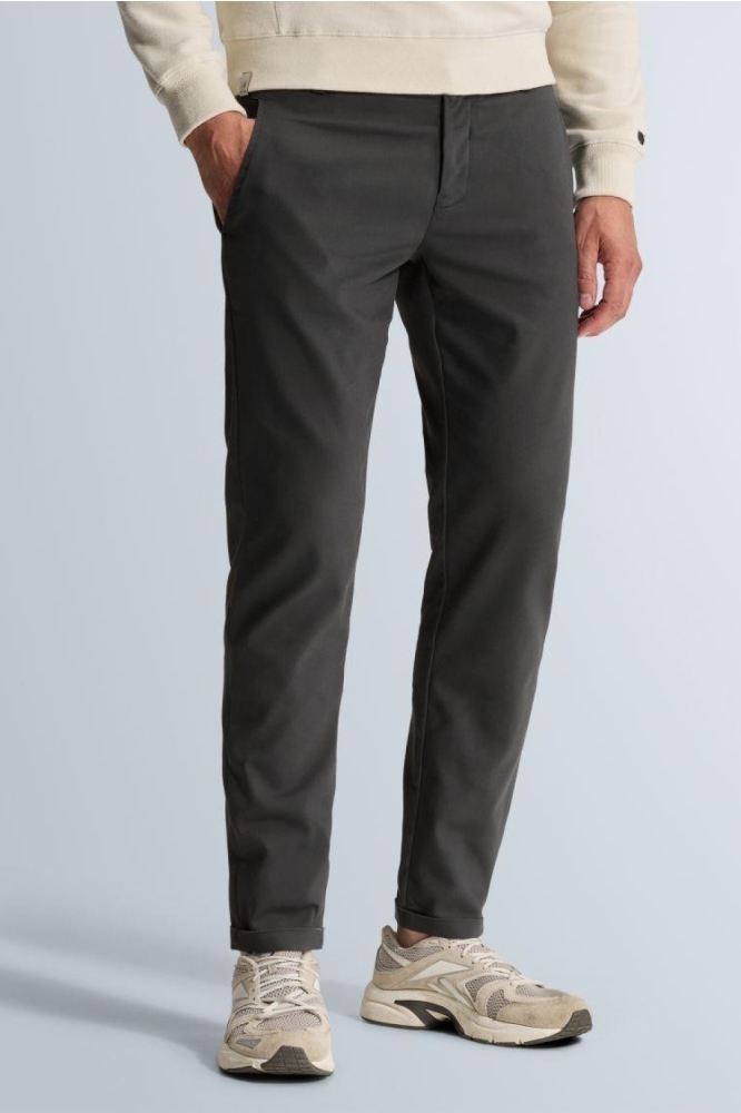 Cast Iron blauwe heren broek | Model vooraanzicht