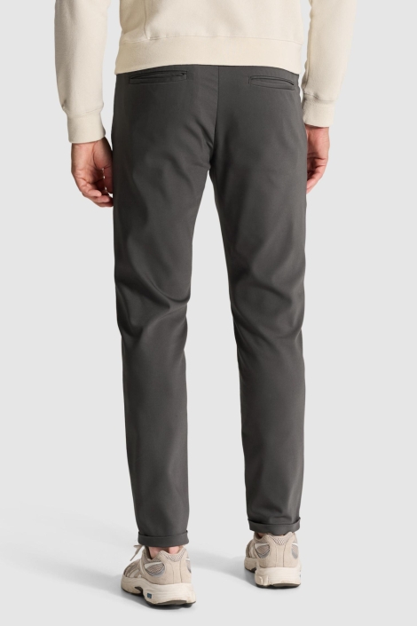 Cast Iron grijze heren broek | Model achteraanzicht