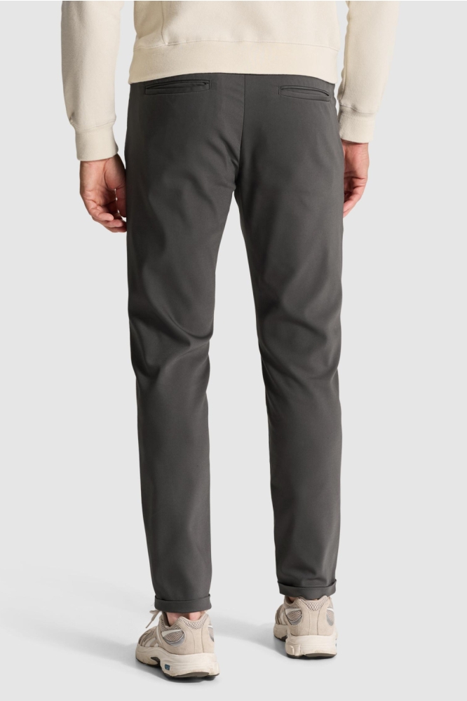 Cast Iron grijze heren broek | Model achteraanzicht