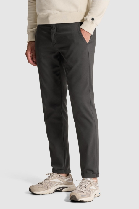 Cast Iron grijze heren broek | Model vooraanzicht