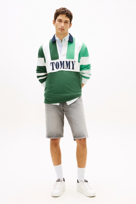 Tommy Jeans grijze heren korte broek | Model