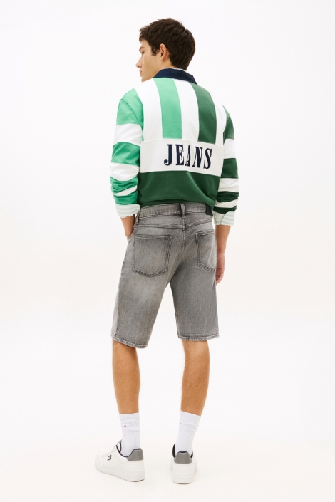 Tommy Jeans grijze heren korte broek | Model