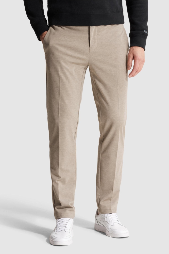 Cast Iron zand heren broek | Model vooraanzicht