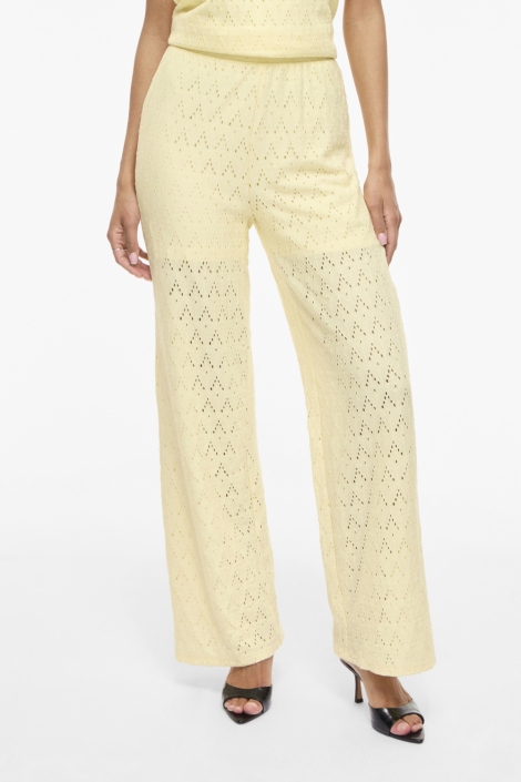 Vila gele dames broek | Model vooraanzicht