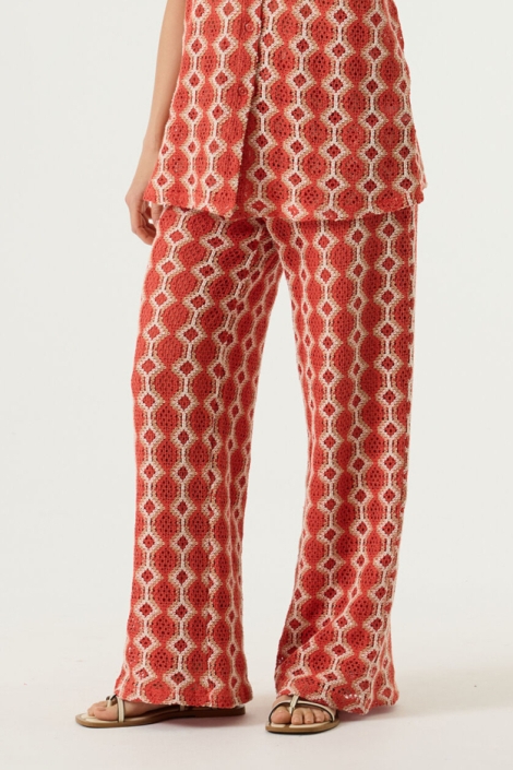 Garcia rode dames broek | Model vooraanzicht