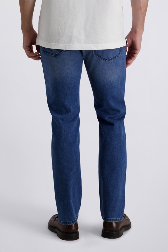 Pierre Cardin blauwe heren jeans | Model achteraanzicht