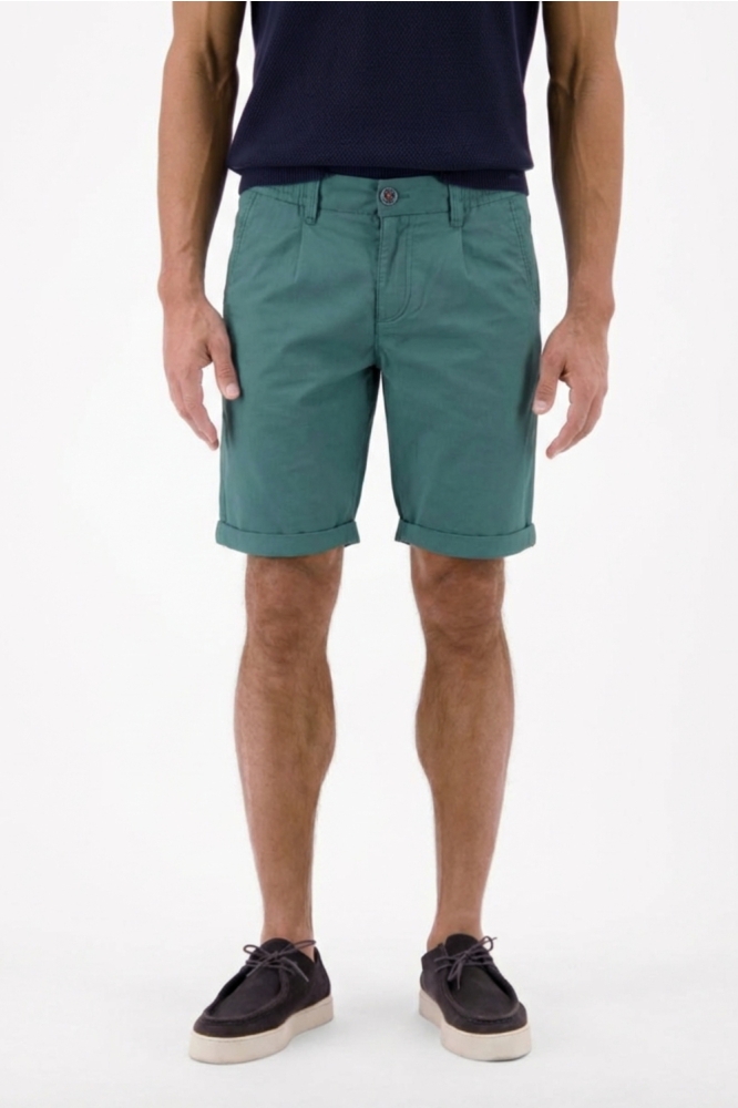 Lerros groene heren korte broek | Model vooraanzicht