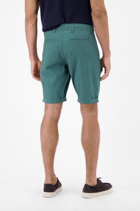 Lerros groene heren korte broek | Model achteraanzicht