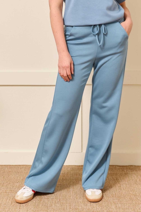 FOS Amsterdam blauwe dames broek | Model vooraanzicht