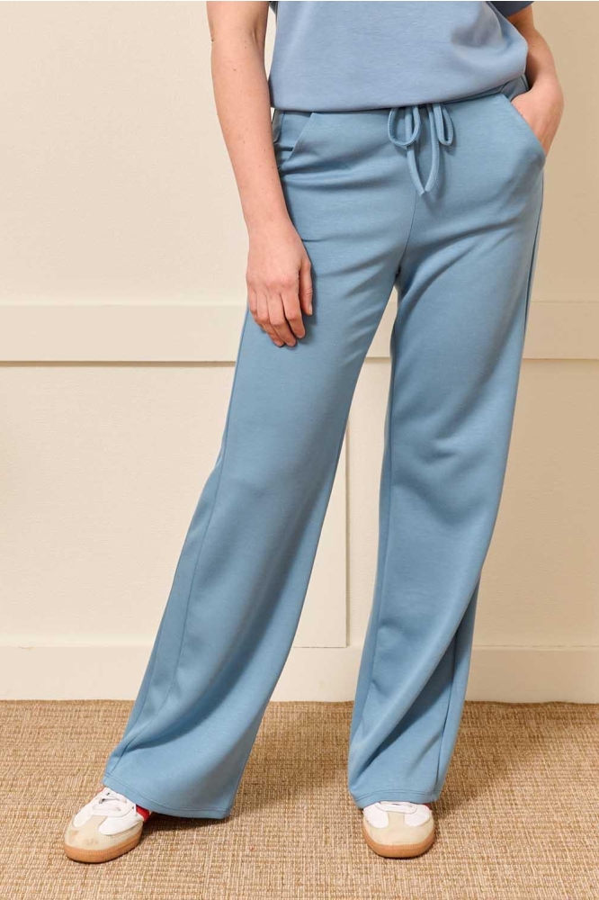 FOS Amsterdam blauwe dames broek | Model vooraanzicht