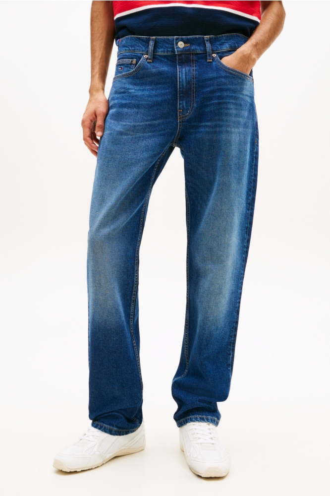 Tommy Jeans blauwe heren jeans | Model vooraanzicht