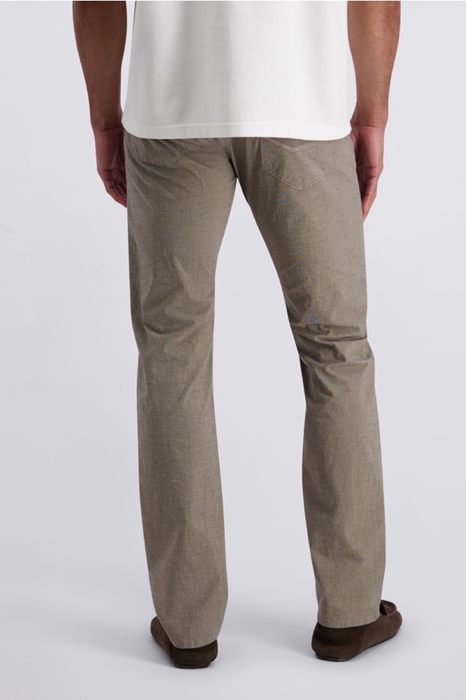 Pierre Cardin taupe heren jeans | Model achteraanzicht