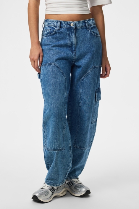 Pieces blauwe dames jeans | Model vooraanzicht