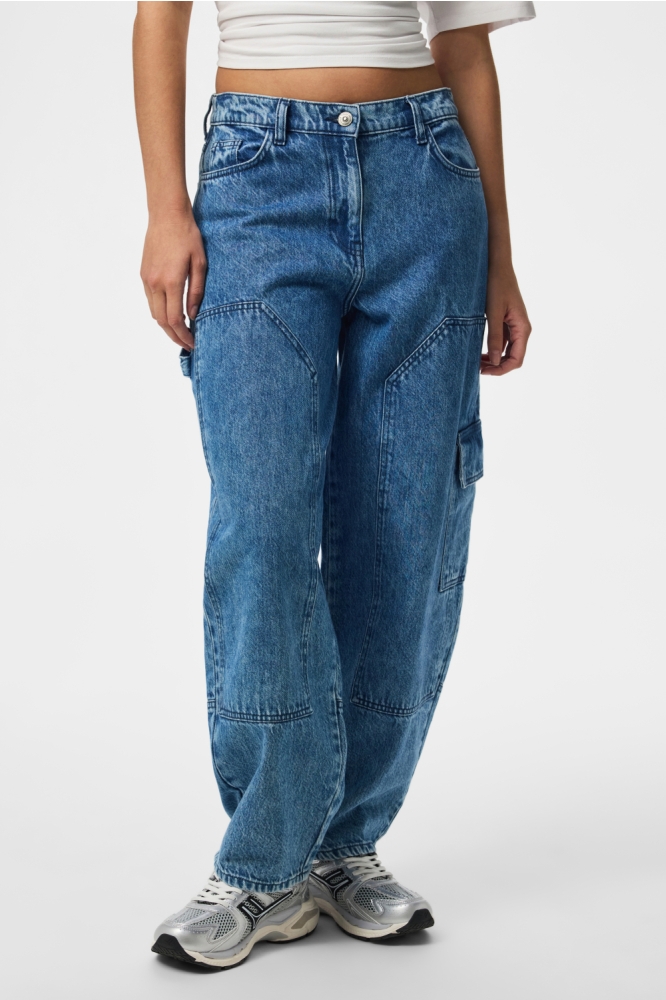 Pieces blauwe dames jeans | Model vooraanzicht