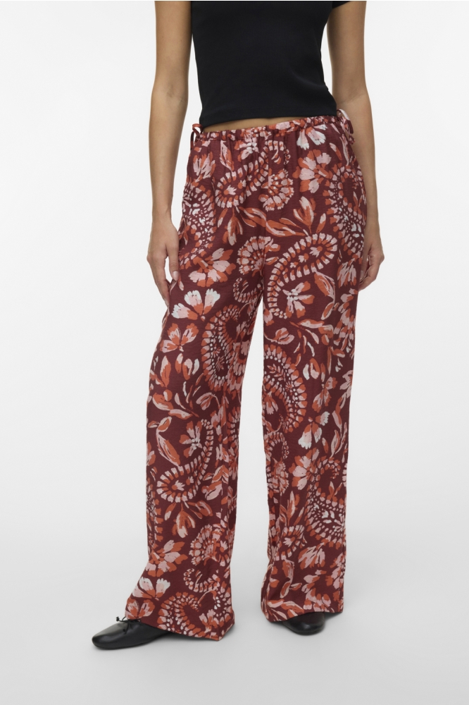 Vero Moda bordeaux dames broek | Model vooraanzicht