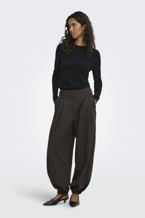 Jacqueline de Yong bruine dames broek | Model vooraanzicht