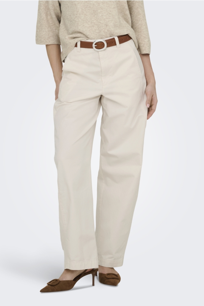 Jacqueline de Yong witte dames broek | Model vooraanzicht