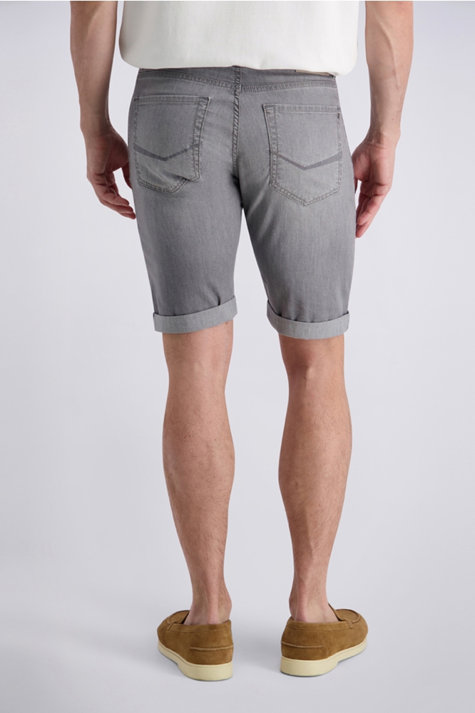 Pierre Cardin grijze heren korte broek | Model achteraanzicht
