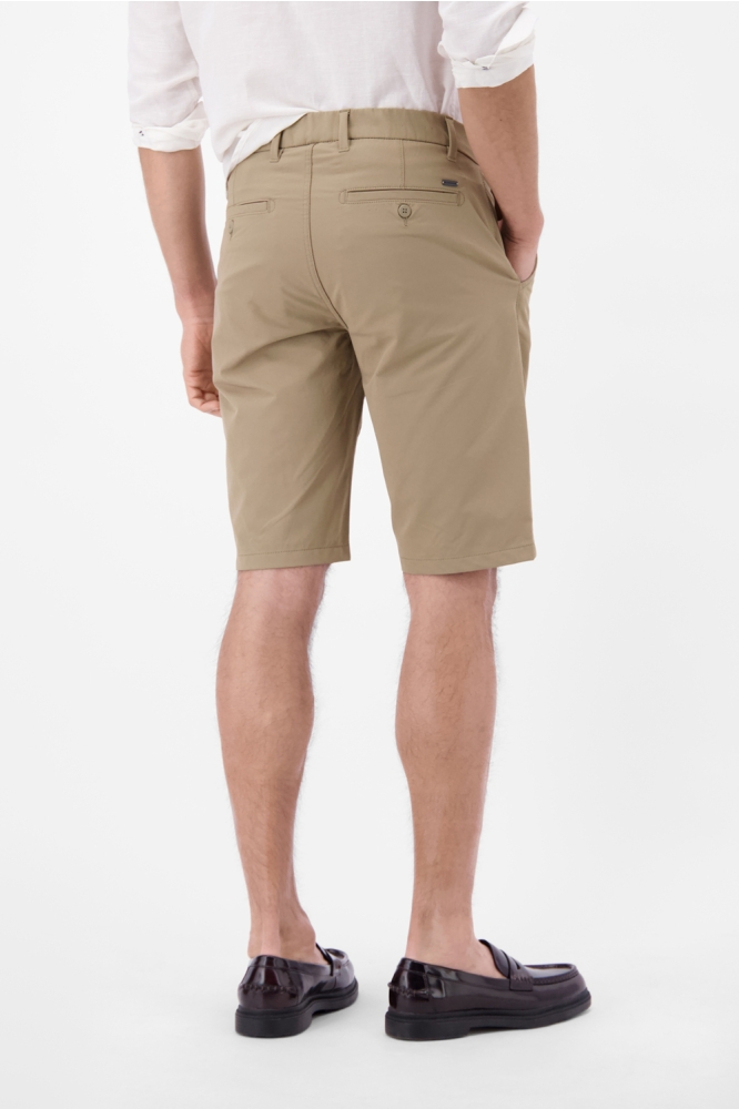 Lerros camel heren korte broek | Model achteraanzicht