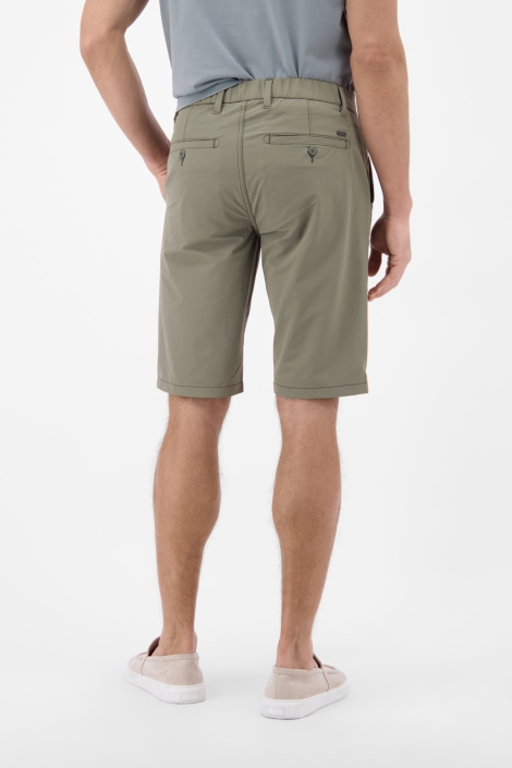 Lerros groene heren korte broek | Model achteraanzicht