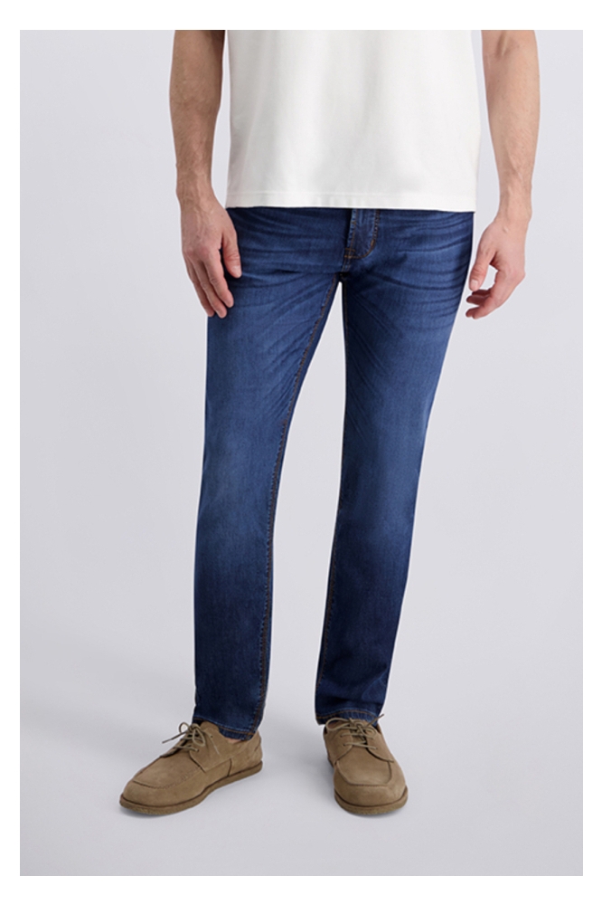 Pierre Cardin blauwe heren jeans | Model vooraanzicht