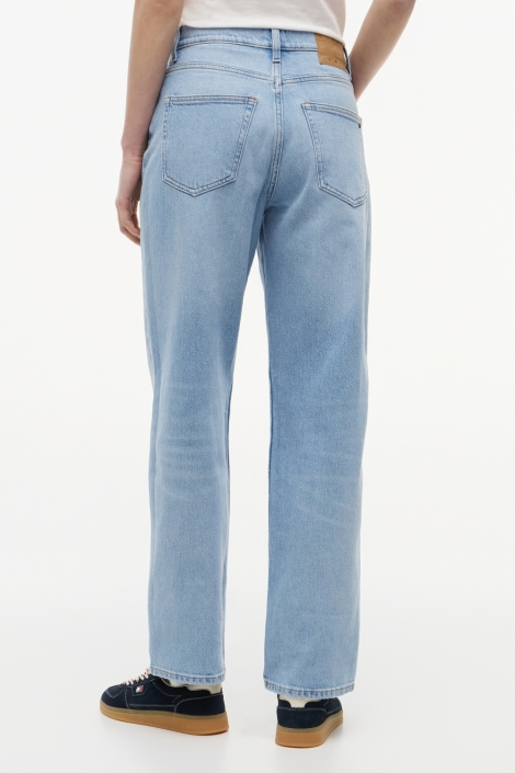 Tommy Jeans blauwe dames jeans | Model achteraanzicht
