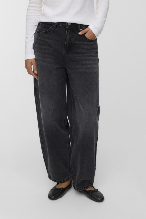 Vero Moda zwarte dames jeans | Model vooraanzicht