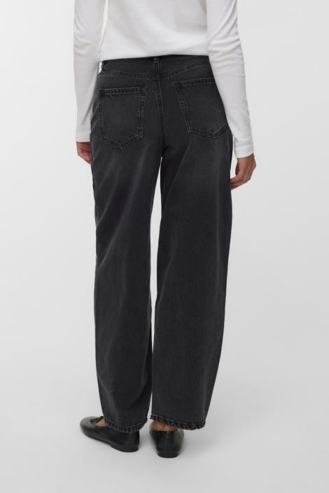 Vero Moda zwarte dames jeans | Model achteraanzicht