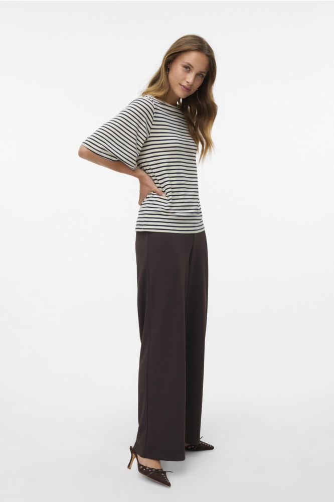 Vero Moda bruine dames broek | Model zijaanzicht