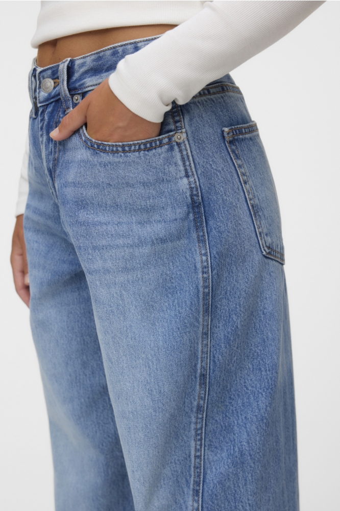 Vero Moda blauwe dames jeans | Close up