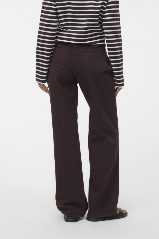 Vero Moda bruine dames jeans | Model achteraanzicht