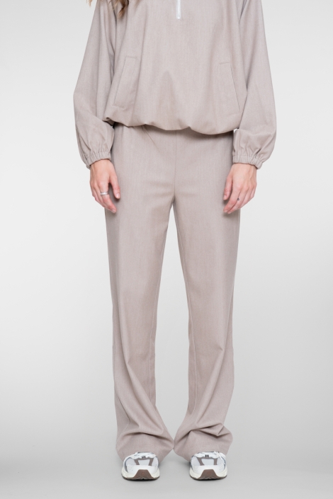 Geisha zand dames broek | Model vooraanzicht