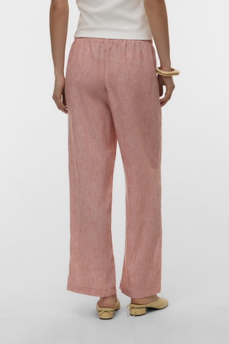 Vero Moda roze dames broek | Model achteraanzicht