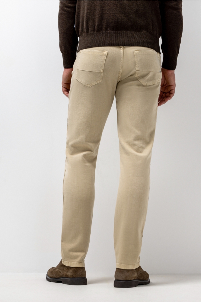 State of Art beige heren jeans | Model achteraanzicht