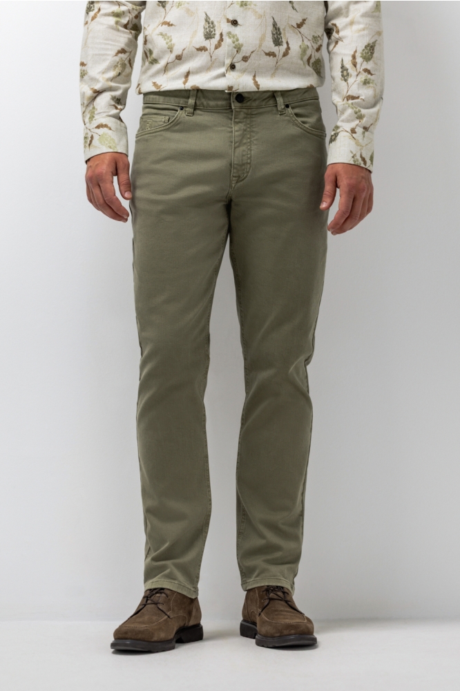 State of Art groene heren jeans | Model vooraanzicht