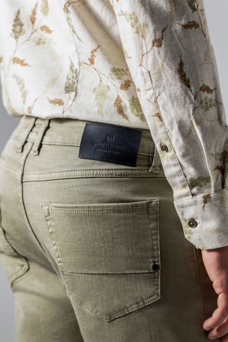 State of Art groene heren jeans | Model achteraanzicht