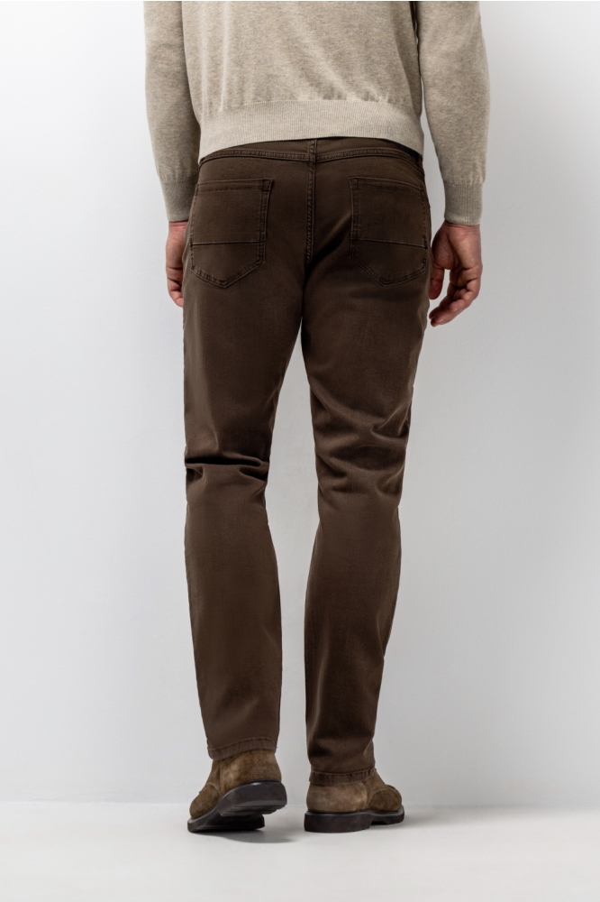 State of Art bruine heren broek | Model achteraanzicht