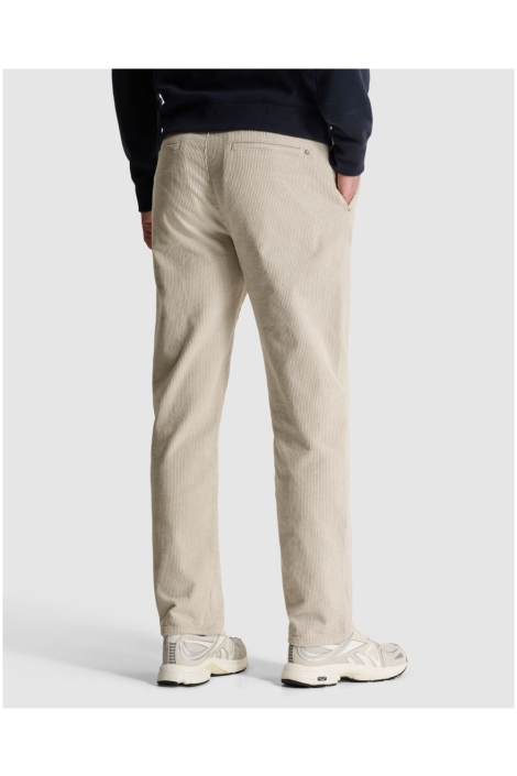 Cast Iron beige heren broek | Model achteraanzicht