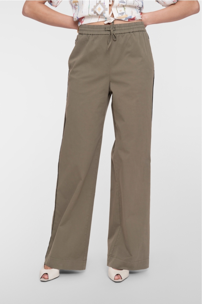 Geisha groene dames broek | Model vooraanzicht